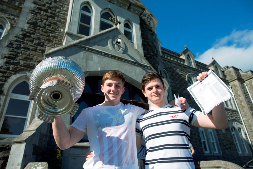 12/8/15 REPRO FREE
Success all around for Cistercian College Leaving Cert students.  The Roscrea College comes away with great results.

Pictured are Paddy McKeon, Naas and Jack Buckley, Nenagh.

Pic Sean Curtin Fusionshooters.