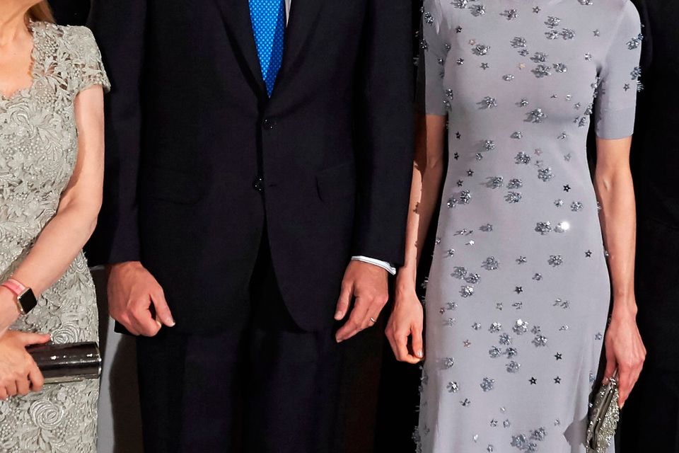 El rey Felipe VI de España y la reina Letizia de España asisten al 60 aniversario de la agencia de noticias Europa Press en el Hotel Villa Magna el 30 de mayo de 2017 en Madrid, España.  (Foto de Carlos Álvarez/Getty Images)