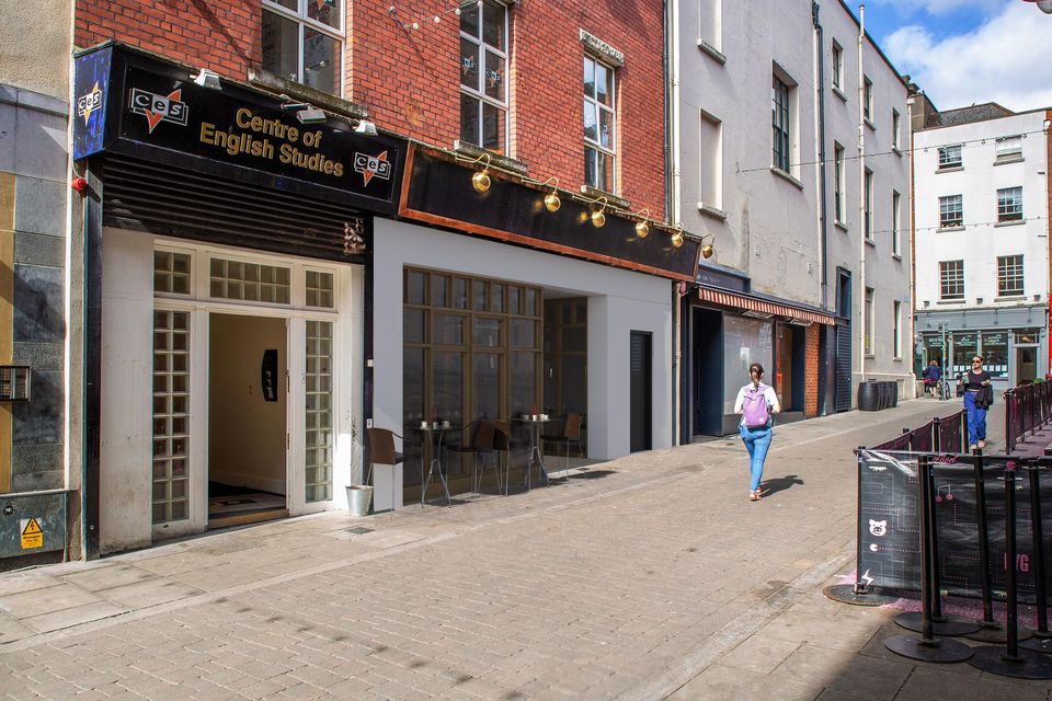 The restaurant comprises the ground floor of One Coppinger Row which interconnects with the lower ground floor of 57 South William Street