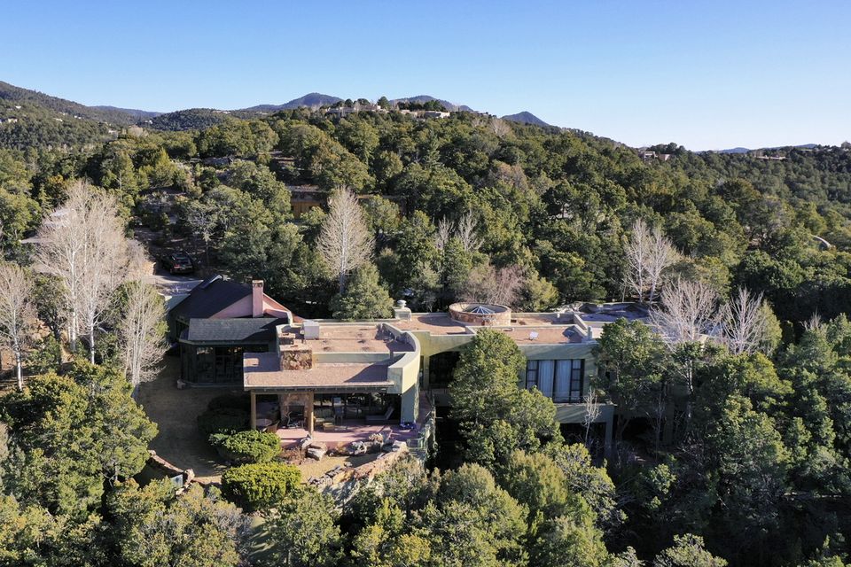 A casa de propriedade do ator Gene Hackman e sua esposa Betsy Arakawa em Santa Fe, Novo México (Roberto E Rosales/AP)