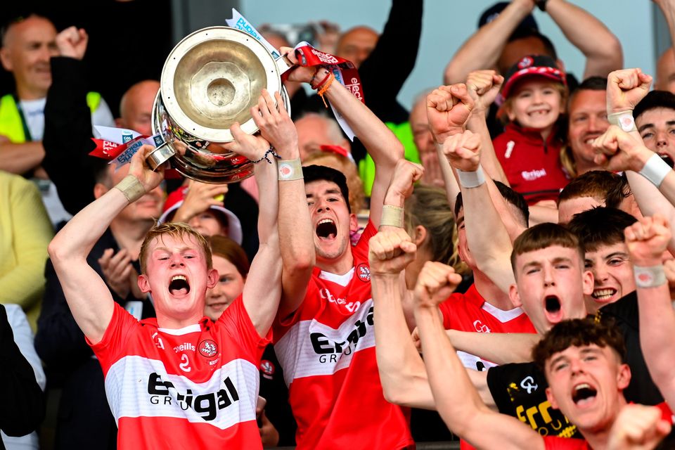 Derry joint-captains Fionn McEldowney, left, and Cahir Speir lift the Tom Markham Cup after winning this year’s All-Ireland MFC final