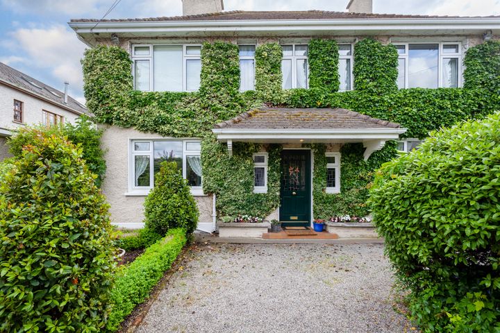 Traditional country manor with a Mew vibe in Kildare Town