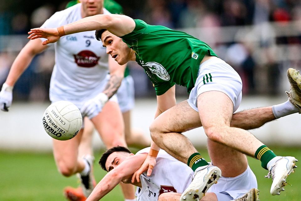 Meath’s Donal Lenihan collides with Kildare’s Mick O’Grady during their NFL clash at St Conleth’s Park yesterday. Photo: Piaras Ó Mídheach/Sportsfile
