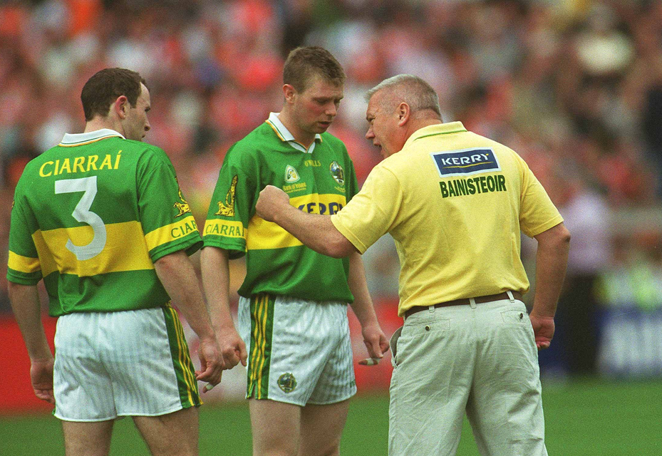 Kerry manager Paidi Ó Sé has a word with nephew Tomas Ó Sé, centre, and full-back Seamus Moynihan during the 2002 All-Ireland semi-final.