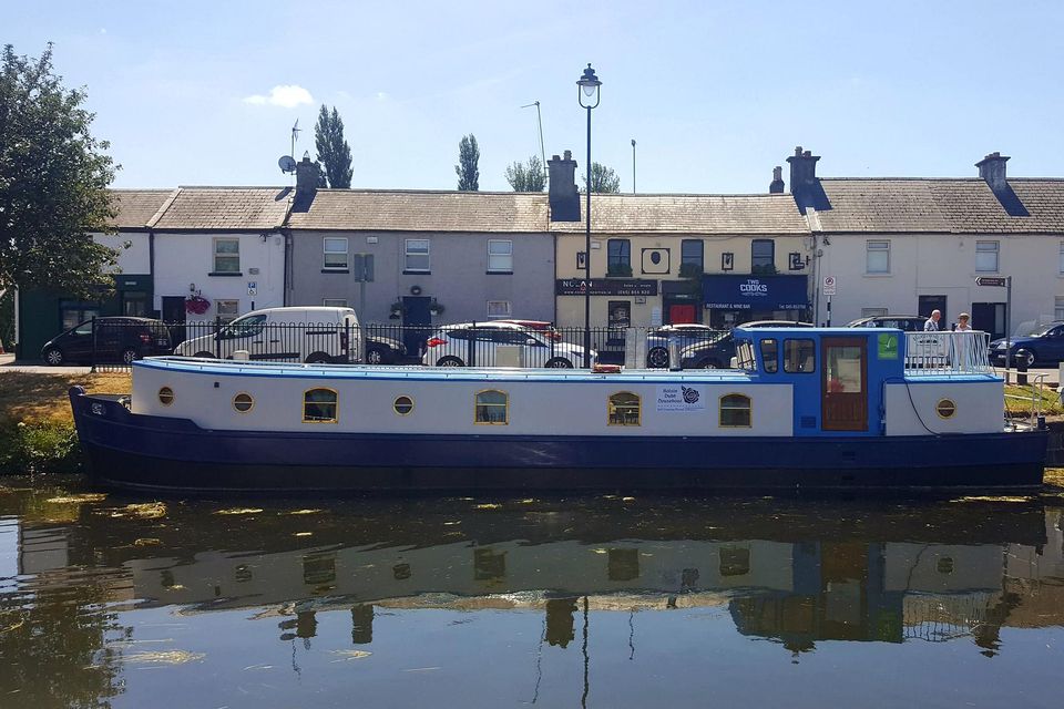The Roisin Dubh Houseboat
