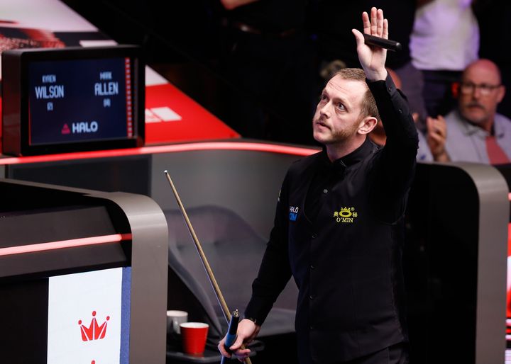 Mark Allen hits back at Stephen Hendry after booking quarter-final place at The Crucible