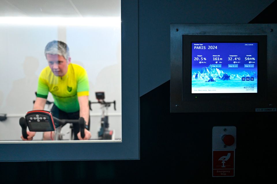 Ciaran Lennon tested out the new environmental chamber on the Sport Ireland Campus in Dublin. Photo by Stephen McCarthy/Sportsfile