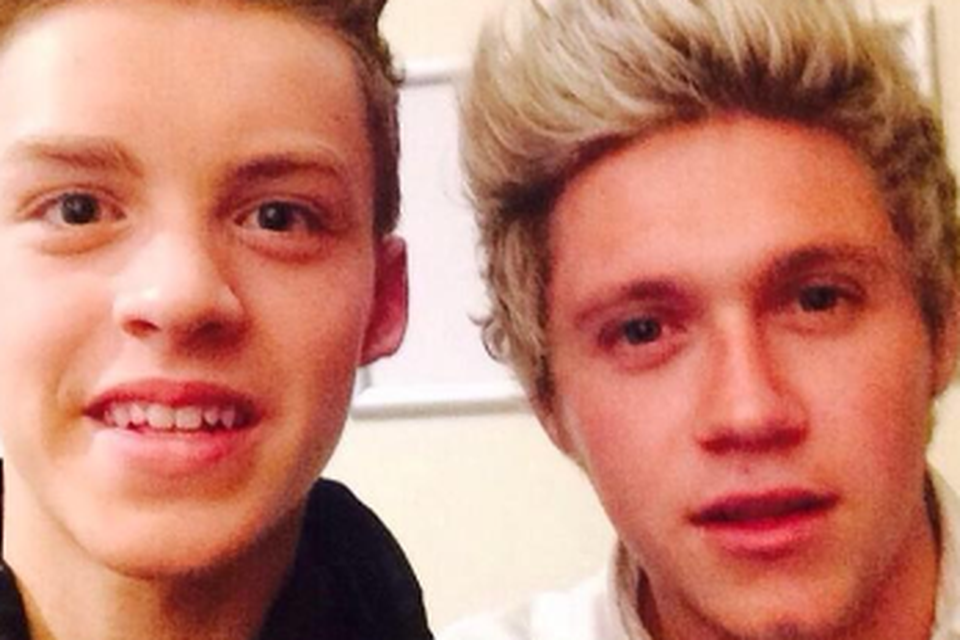 Reece from Stereo Kicks backstage with Niall Horan