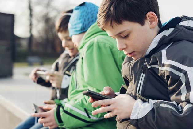 Greece bans social media for under-15s