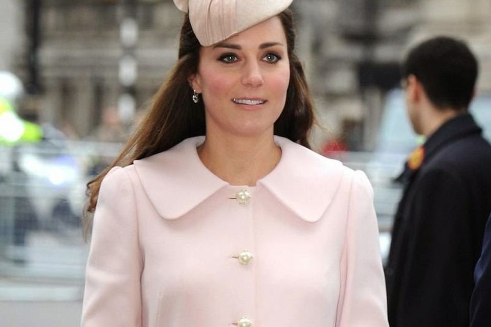 Is the Duchess having a girl? Kate Middleton 'spotted buying pink baby  clothes' | Irish Independent