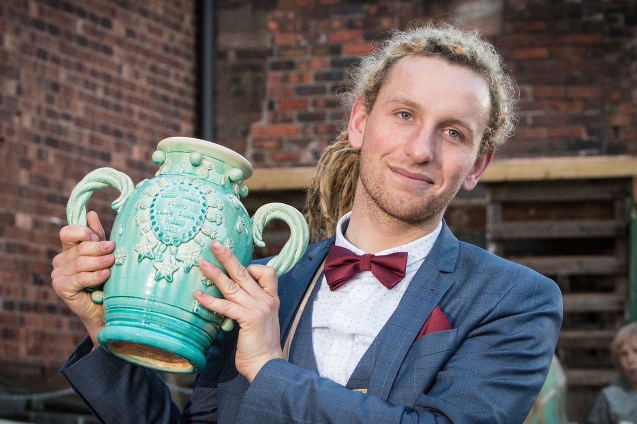 top-of-the-pots-art-teacher-is-no-mug-after-wowing-judges-with-feat-of