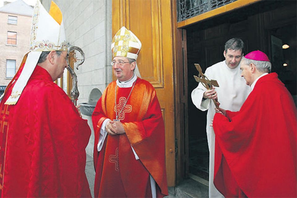 Ireland's new Papal Nuncio, Archbishop Giuseppe Leanza chats with Archbishop Diarmuid Martin as Bishop Dermot O'Mahony and Fr Damian McNeice prepare a crucifix for Archbishop Leanza
to kiss before entering Dublin's Pro-Cathedral