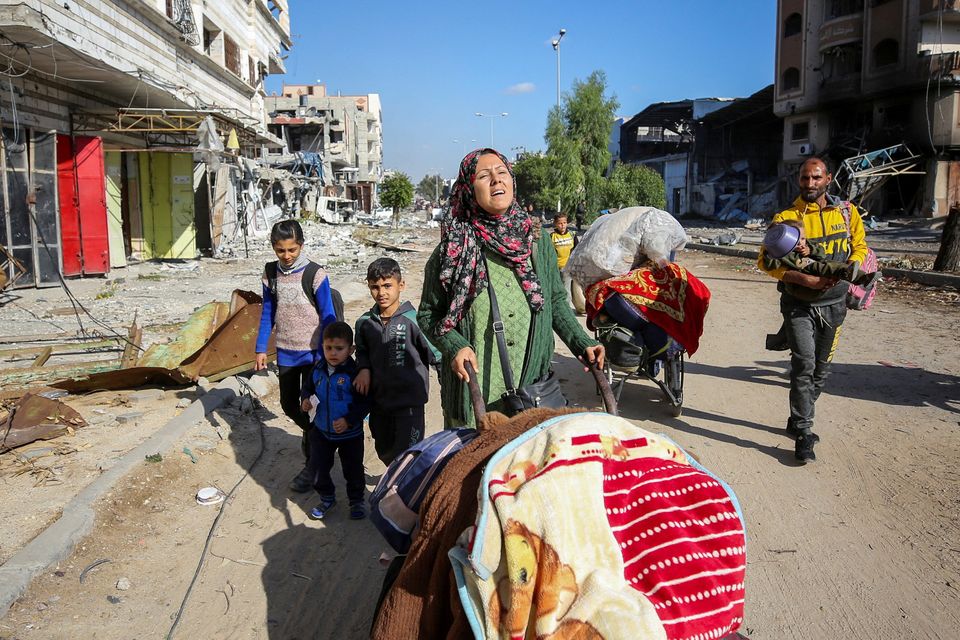 Displaced Palestinians flee the northern part of Gaza. Photo: Reuters