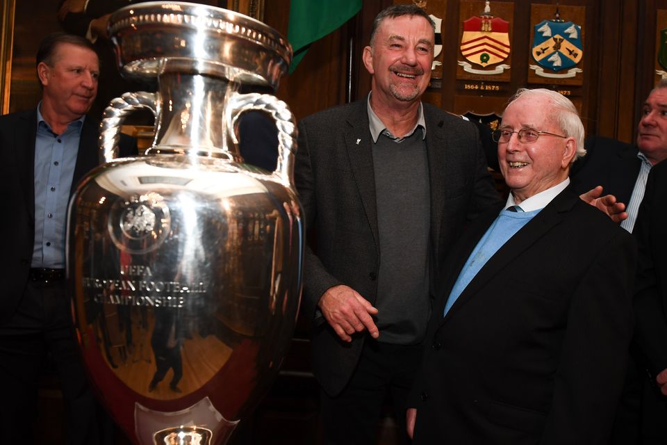 30 November 2018; Former Republic of Ireland international John Aldridge and kitman Charlie O'Leary in attendance at a EURO88 Republic of Ireland squad reception at the Mansion House in Dublin. Photo by Stephen McCarthy/Sportsfile 