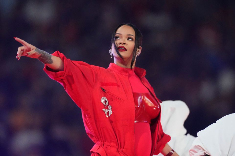 Rihanna reveals she's pregnant at Super Bowl half-time show - BBC News