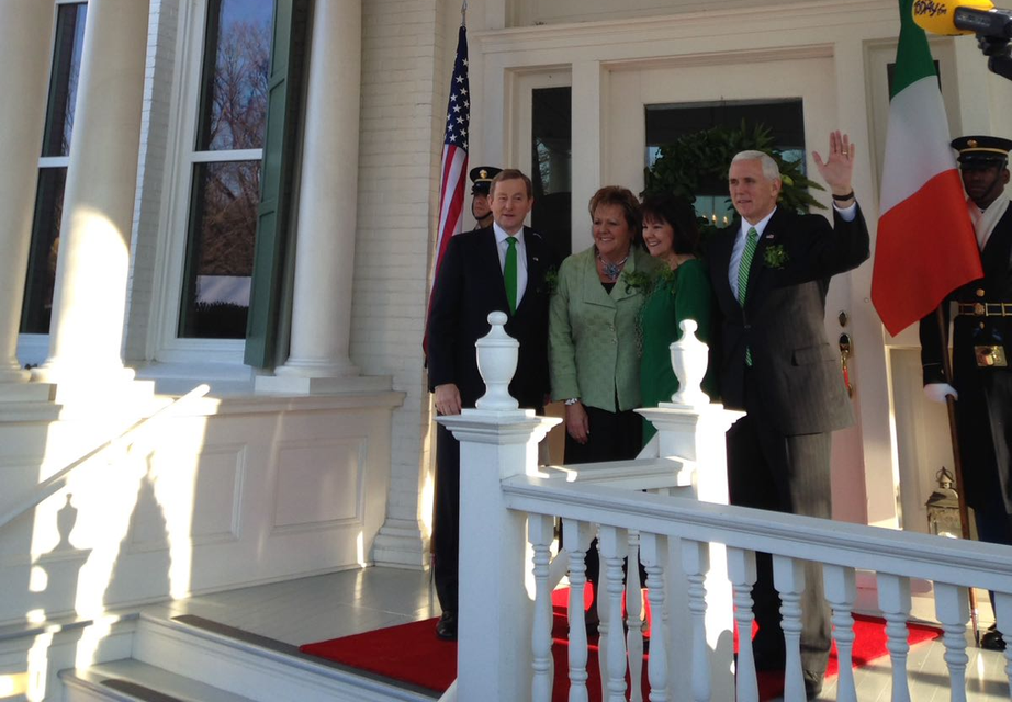 Taoiseach Enda Kenny and his wife Fionnuala arrive at US VP Mike Pence's home