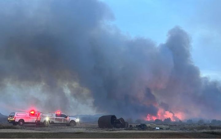 ‘It’s like a war zone’ – Huge wildfire engulfs nearly 1,000 acres in Arizona and is still spreading