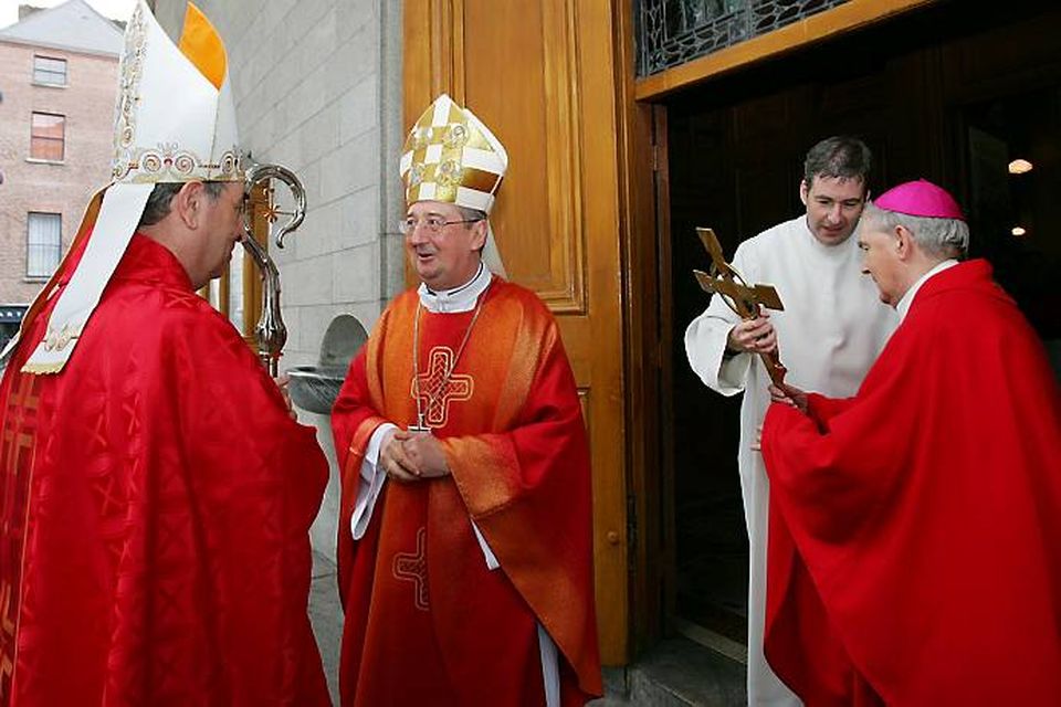 Ireland's new Papal Nuncio, Archbishop Giuseppe Leanza chats with Archbishop Diarmuid Martin as Bishop Dermot O'Mahony and Fr Damian McNeice prepare a crucifix for Archbishop Leanza
to kiss before entering Dublin's Pro-Cathedral