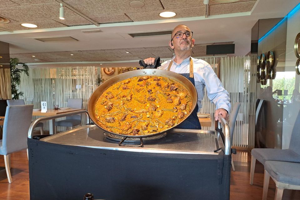 Paella Valenciano, comprising chicken, rabbit, broadbeans, vegetables and spices, and arroz.
