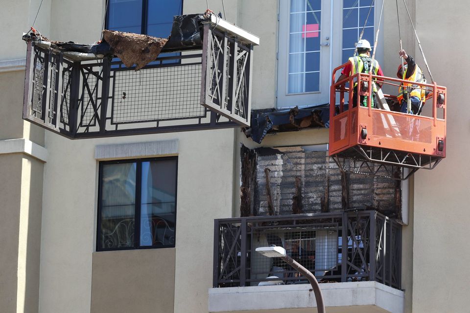 The remains of the damaged balcony are removed from the 4th-story apartment building in Berkeley. Photo: Reuters