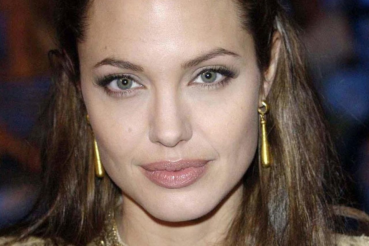 Rise In Testing For Breast Cancer Risk After Angelina Jolies Double Mastectomy Irish Independent