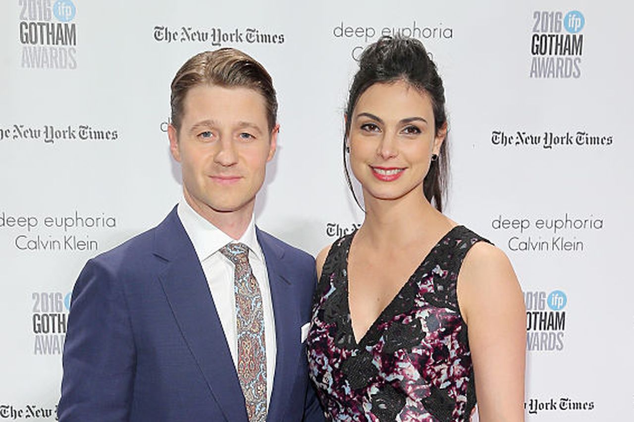 Gotham co-stars Ben McKenzie and Morena Baccarin tie the knot in NYC |  Irish Independent