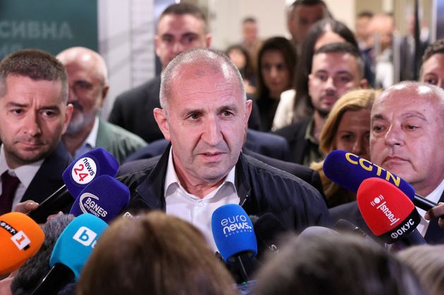 Pro-Putin former president poised for runaway win in Bulgarian election