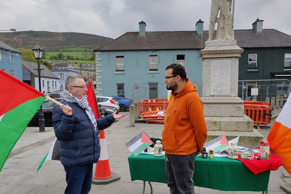 Ahmed from Palestine joined the Baltinglass Fairtrade and Hope for Humanity Groups daytime vigil in support of the people of Gaza last Saturday week (pictured here with Paul Gorry). Ahmed is currently staying in Baltinglass with his wife and three children and was able to tell the groups of his experience coming to Ireland. The next vigil takes place this coming Saturday between 11a.m and 12 noon at McAllister.
