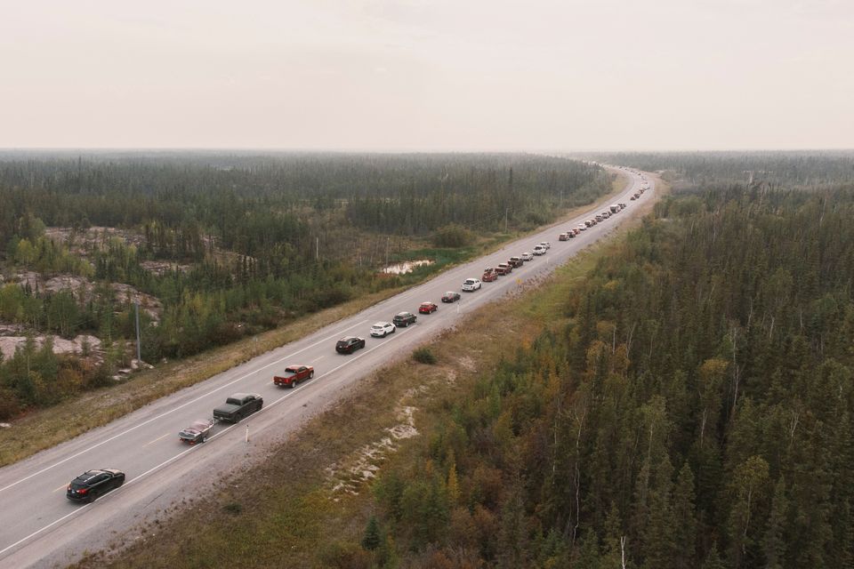 Yellowknife residents leave the city after an evacuation order was given due to the proximity of a wildfire in Yellowknife, Northwest Territories, Canada. Photo: Pat Kane/Reuters.