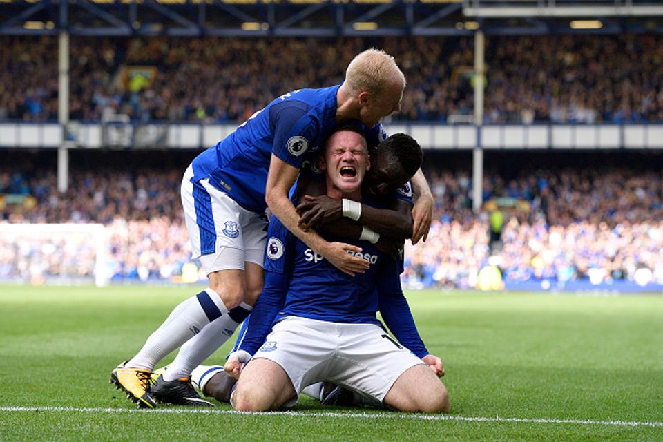 LIVERPOOL, ENGLAND - AUGUST 12:  Wayne Rooney celebrates his goal with Davy Klaassen (L) and Idrissa Gueye during the Premier League match between Everton and Stoke City at Goodison Park on August 12, 2017 in Liverpool, England. (Photo by Tony McArdle/Everton FC via Getty Images)