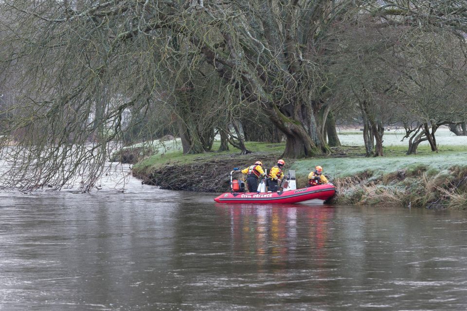 Members of the Civil defines search the River Nore in Thomastown Co. Kilkenn