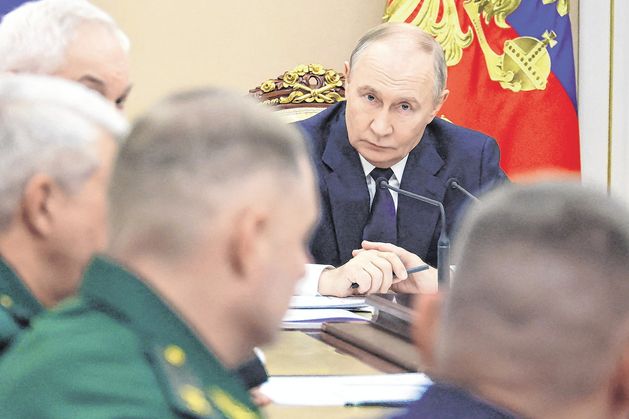 Ukraine and Russia announce separate ceasefires