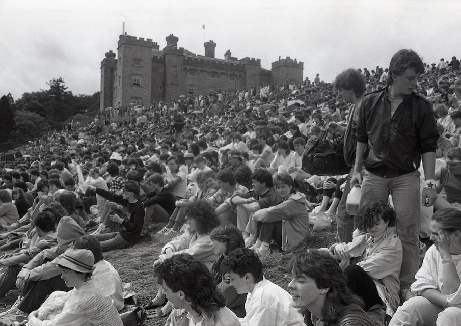 Fans dancing at the Queen concert in Slane Castle. 5/7/86. (Part of the Irish Independent Newspapers/NLI Collection)