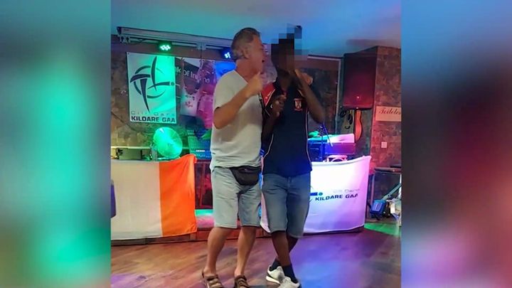 Gerry ‘The Monk’ Hutch sings The Fields of Athenry in Lanzarote Irish bar