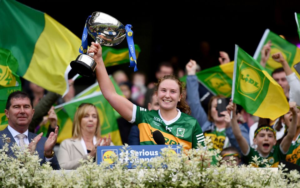 Kerry captain S&iacute;ofra O'Shea lifts the cup after her side's victory in the Lidl Ladies Football National League Division 1 Final Photo by Sam Barnes/Sportsfile
