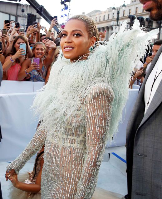 Beyonce arrives at the 2016 MTV Video Music Awards in New York, U.S., August 28, 2016.  REUTERS/Lucas Jackson
