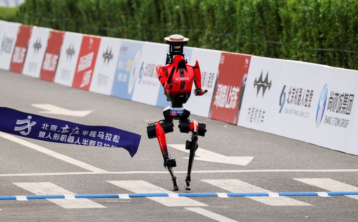 Humanoid robot beats human world record for half marathon in China