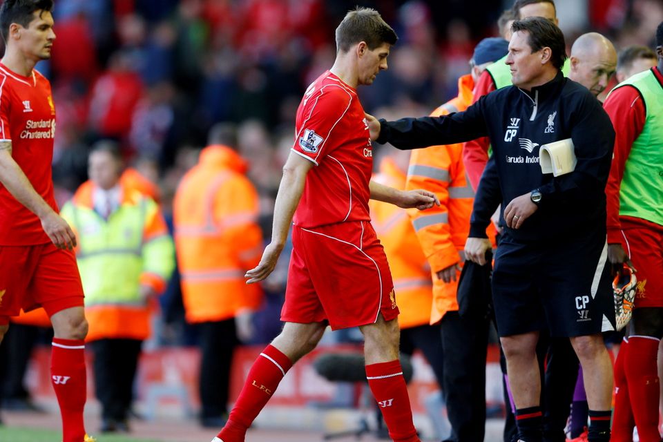 Football - Liverpool v Crystal Palace - Barclays Premier League - Anfield - 16/5/15
Liverpool's Steven Gerrard with assistant manager Colin Pascoe as he comes off after the first half
Action Images via Reuters / Carl Recine