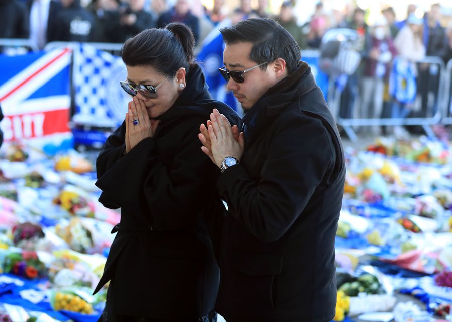 Aiyawatt Srivaddhanaprabha lays a wreath in memory of his father with his mother Aimon on Monday (Mike Egerton/PA)