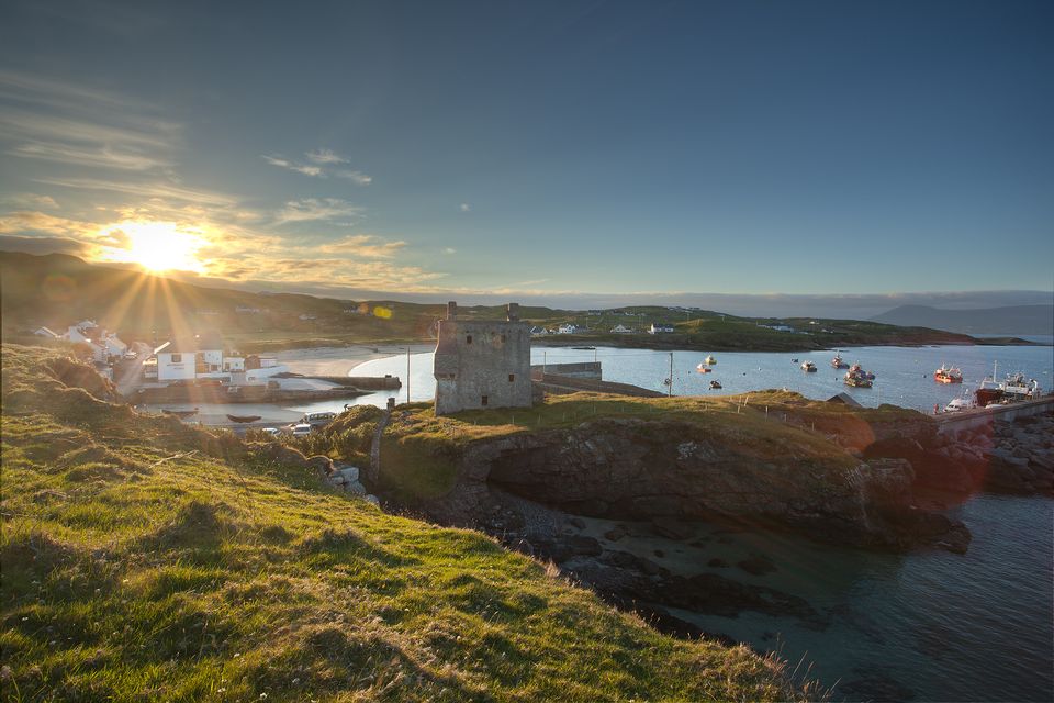 Clare Island Blue Flag Beach, Harbour and Grainne Mhaol's Castle, Mayo. Photo: Kelvin Gillmor / Fáilte Ireland