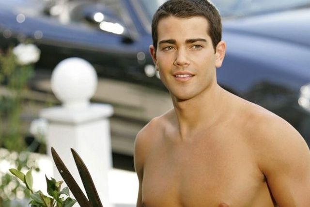This is what Jesse Metcalfe (aka the gardener from the Desperate