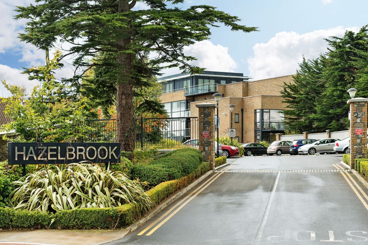 7 Extravagant Properties Across the World With Putting Greens - Off-Grid Penthouse With Private Putting Green