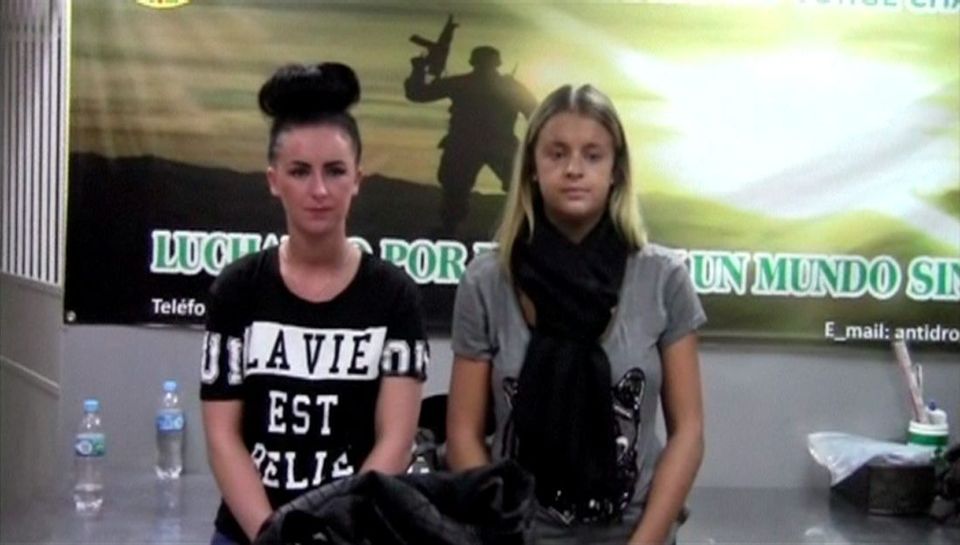 Michaella McCollum and Scotswoman Melissa Reid stand as they are questioned by police in Lima airport in 2013