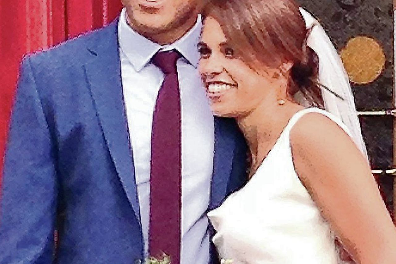 A fun scrum as rugby ace Zebo packs in family for sister's wedding ...