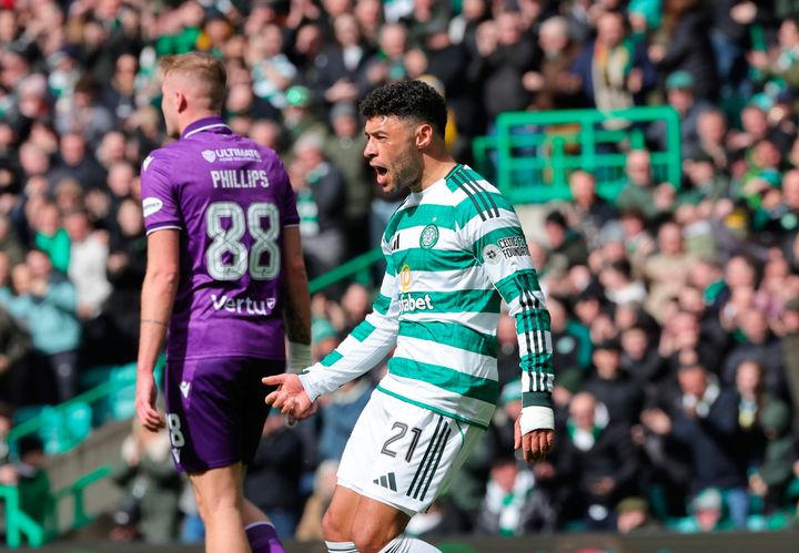 Oxlade-Chamberlain on target as Celtic beat St Mirren to remain three points behind leaders Hearts