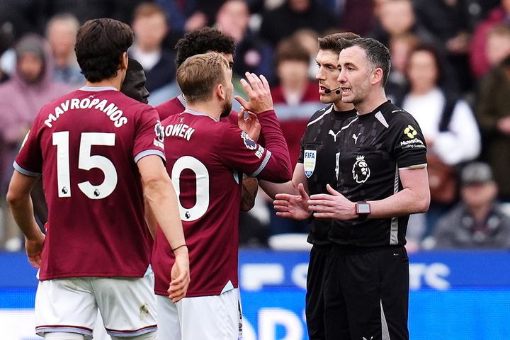 ‘It was the right thing to do’ – ref and VAR praised for disallowing West Ham goal against Arsenal