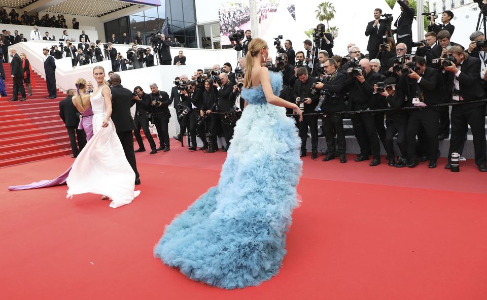 Aishwarya Rai Bachchan dazzles in gold on Cannes red carpet | Irish  Independent