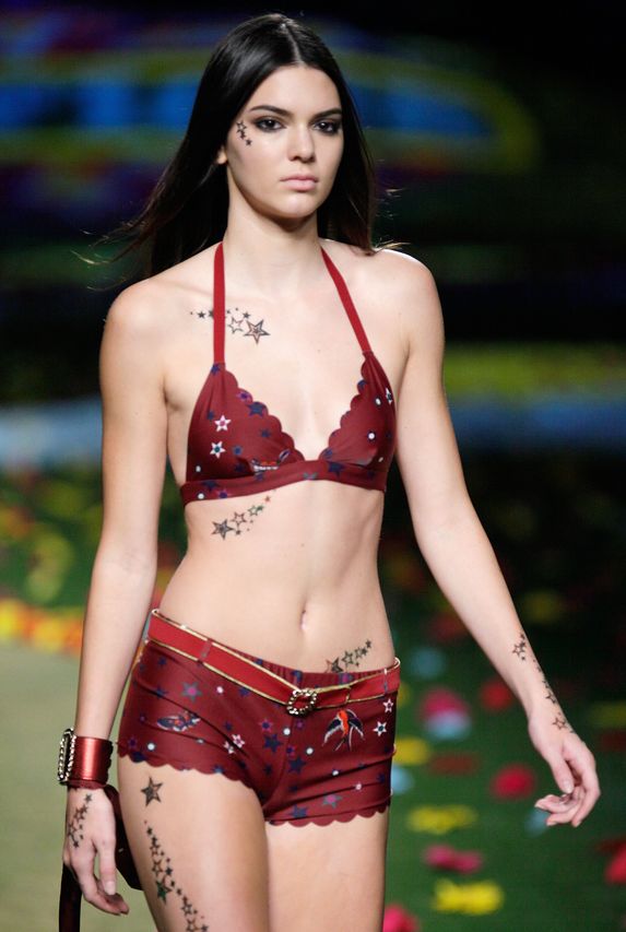 Kendall Jenner Slams Perv Photographer For Posting Up Skirt Picture Independent Ie