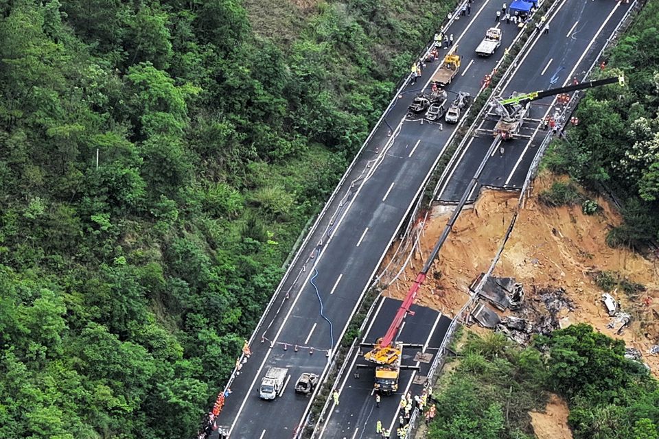 At least 19 people were killed when a section of the Meizhou-Dabu Expressway in southern China collapsed early on Wednesday, local officials said (Xinhua News Agency/AP)