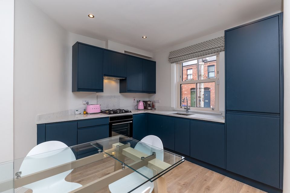 Navy-blue units in the kitchen